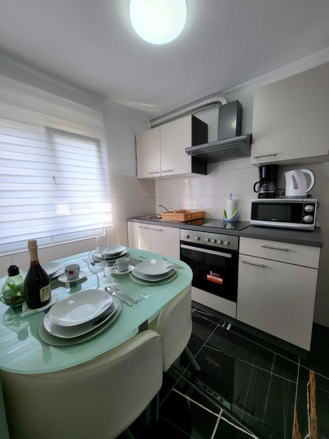 Apartman Dora With Sea View And Terrace Umag Exteriör bild