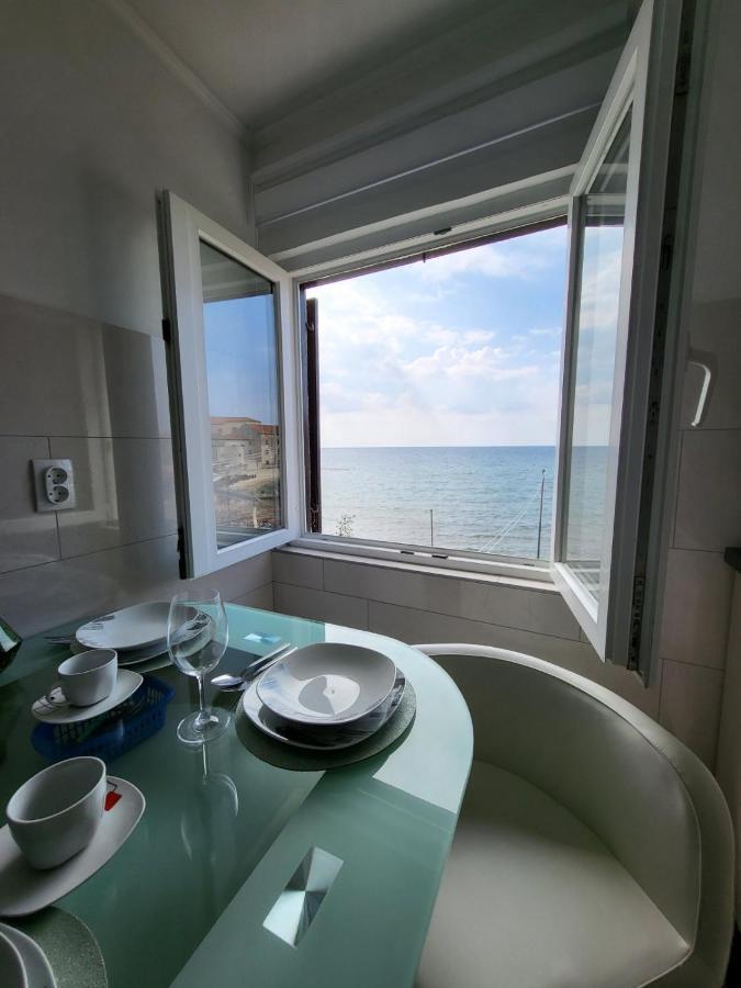 Apartman Dora With Sea View And Terrace Umag Exteriör bild