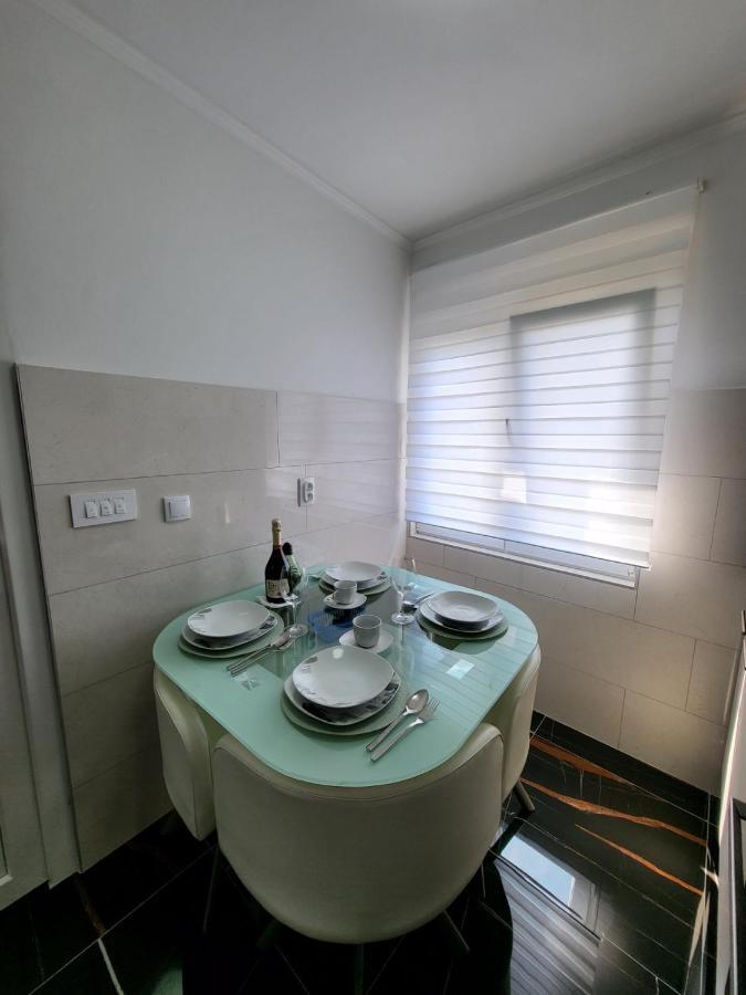 Apartman Dora With Sea View And Terrace Umag Exteriör bild