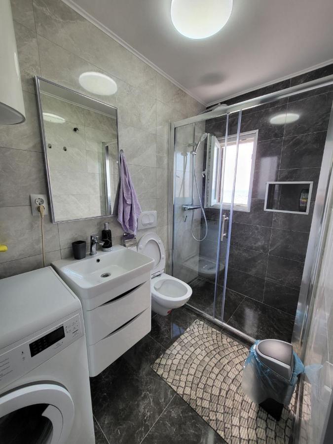 Apartman Dora With Sea View And Terrace Umag Exteriör bild