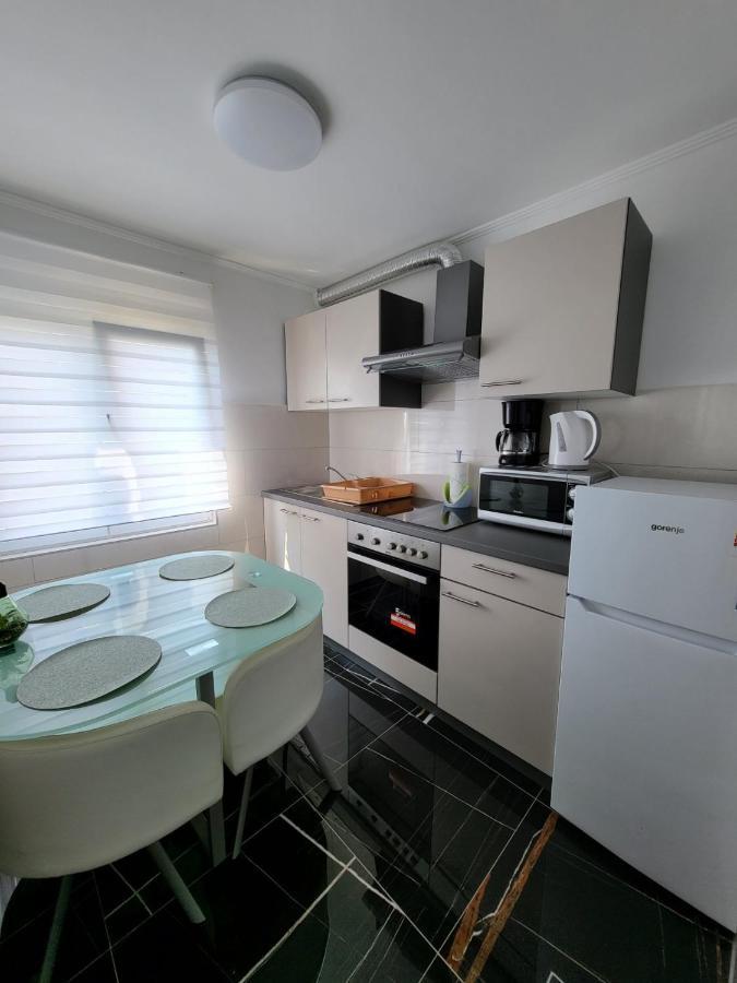 Apartman Dora With Sea View And Terrace Umag Exteriör bild