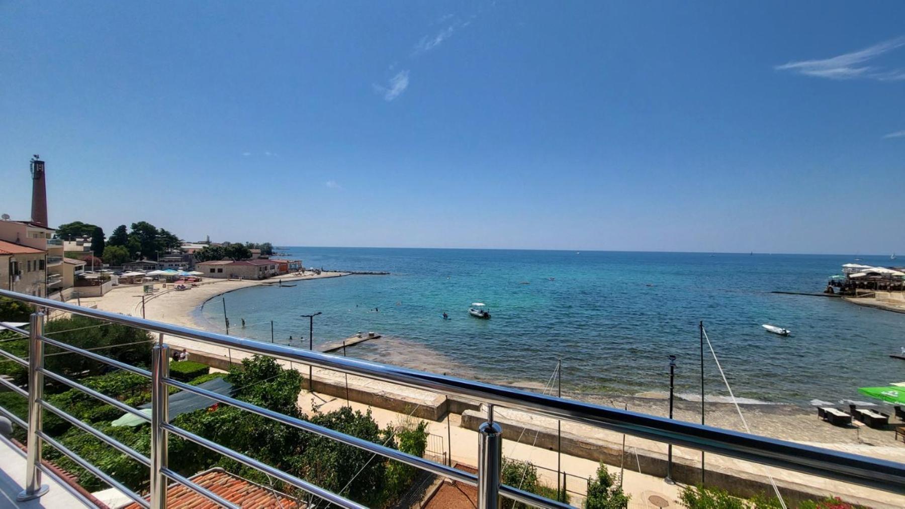 Apartman Dora With Sea View And Terrace Umag Exteriör bild