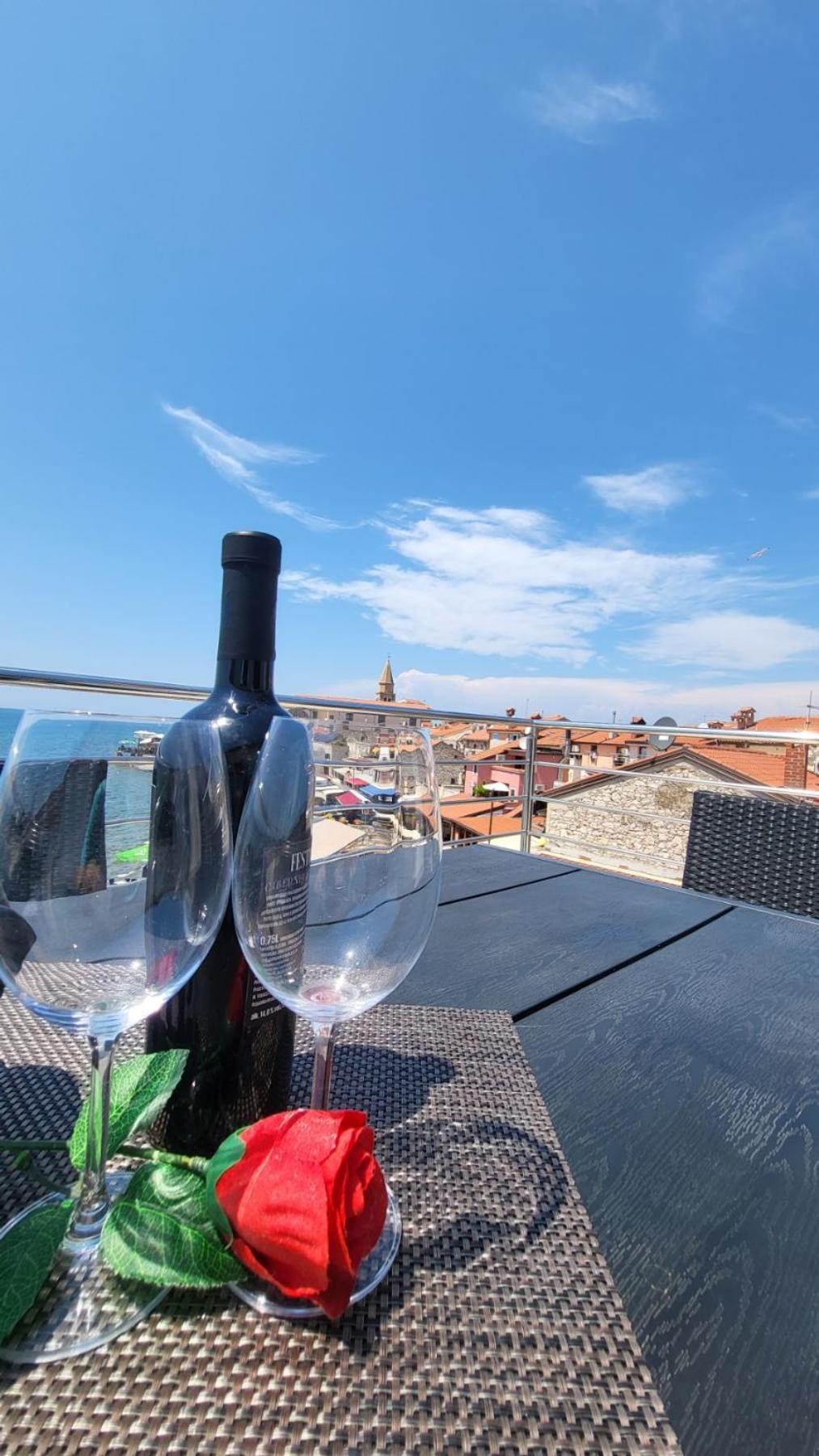 Apartman Dora With Sea View And Terrace Umag Exteriör bild